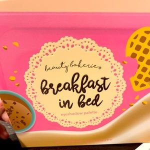 Beauty Bakerie - eyeshadow pallet